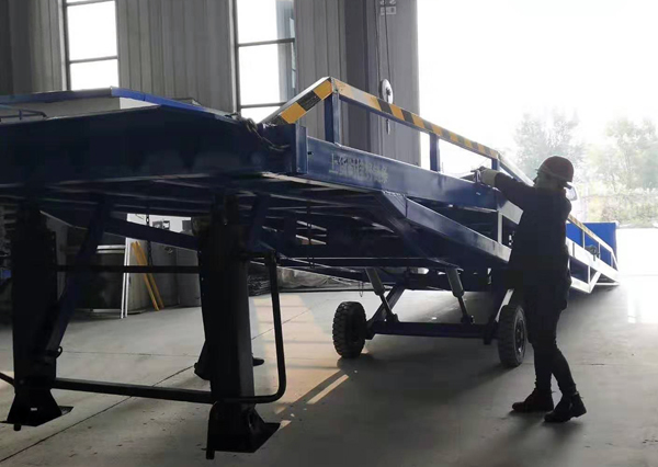 移動(dòng)登車橋 (3) 移動(dòng)登車橋 (3)