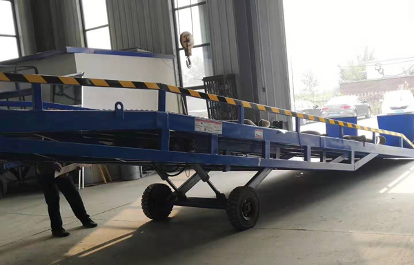 移動(dòng)登車橋 (4) 移動(dòng)登車橋 (4)