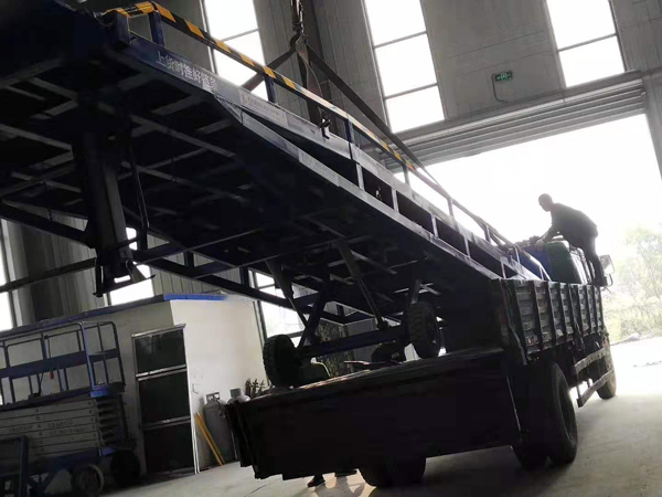 移動(dòng)登車橋 (2) 移動(dòng)登車橋 (2)